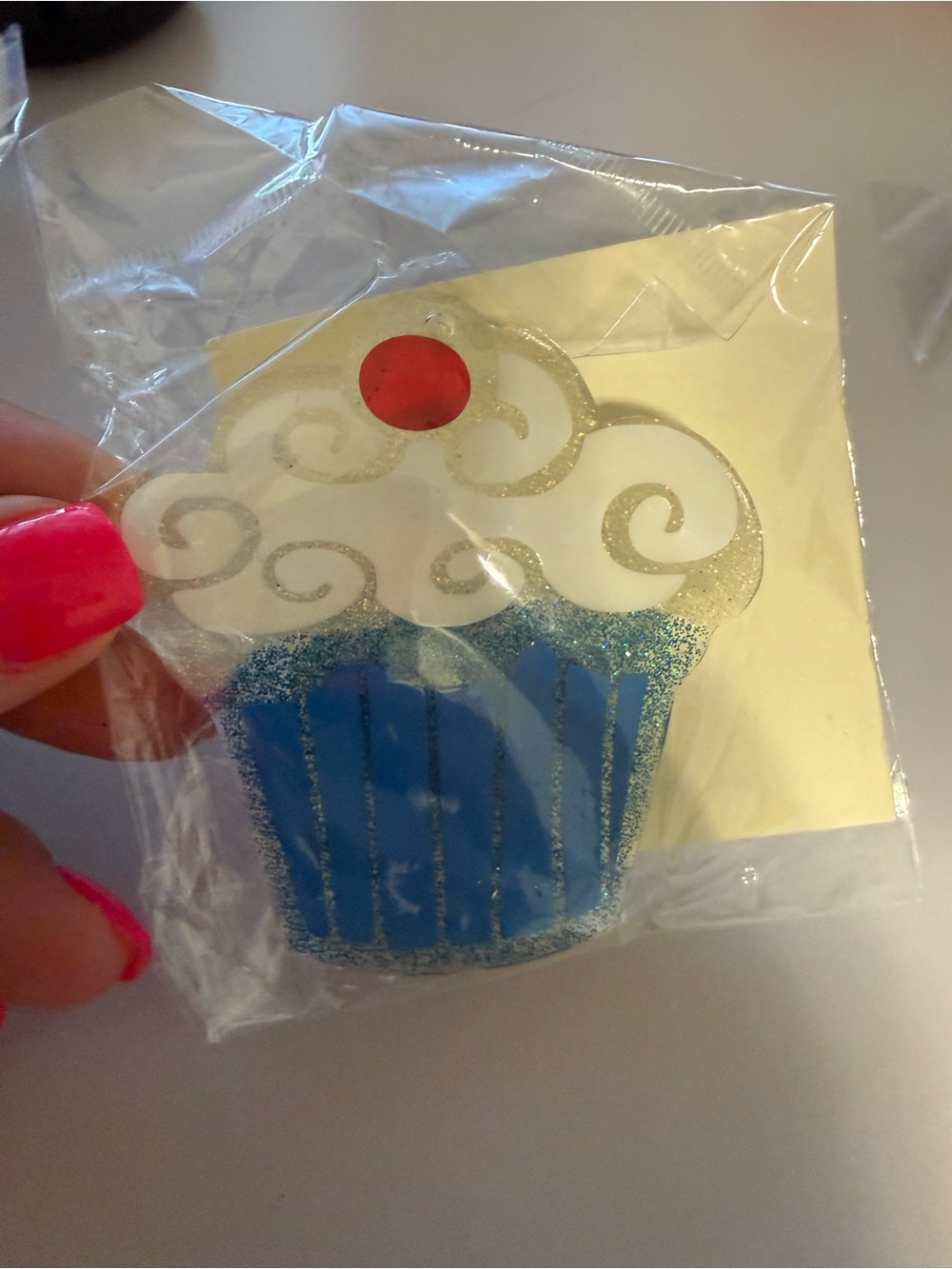 Cupcake badge reel